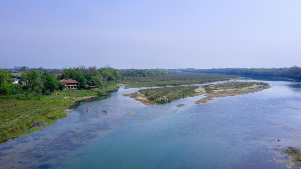Jungle Villa Resort - Near Chitwan National Park エクステリア 写真