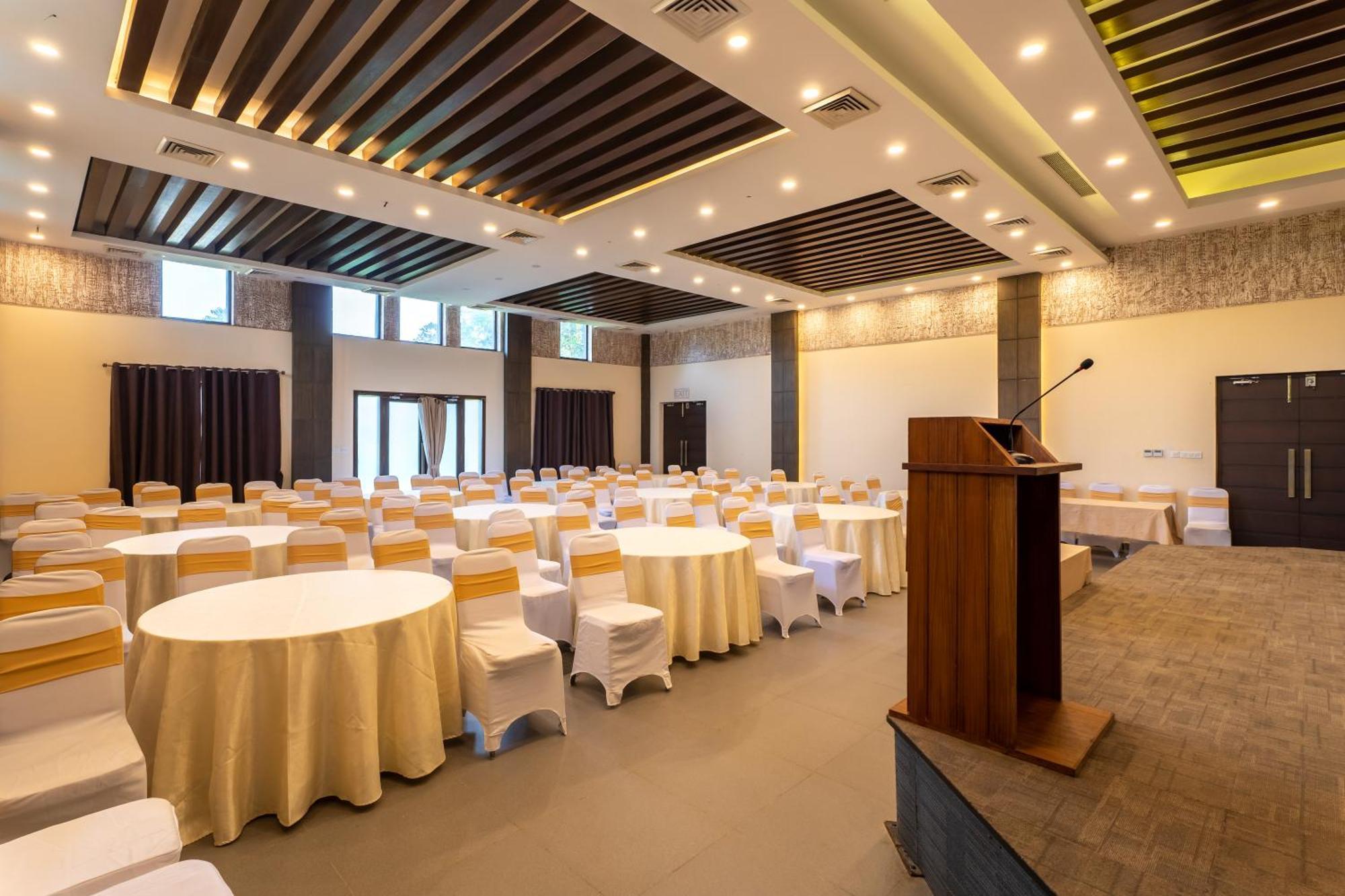 Jungle Villa Resort - Near Chitwan National Park エクステリア 写真