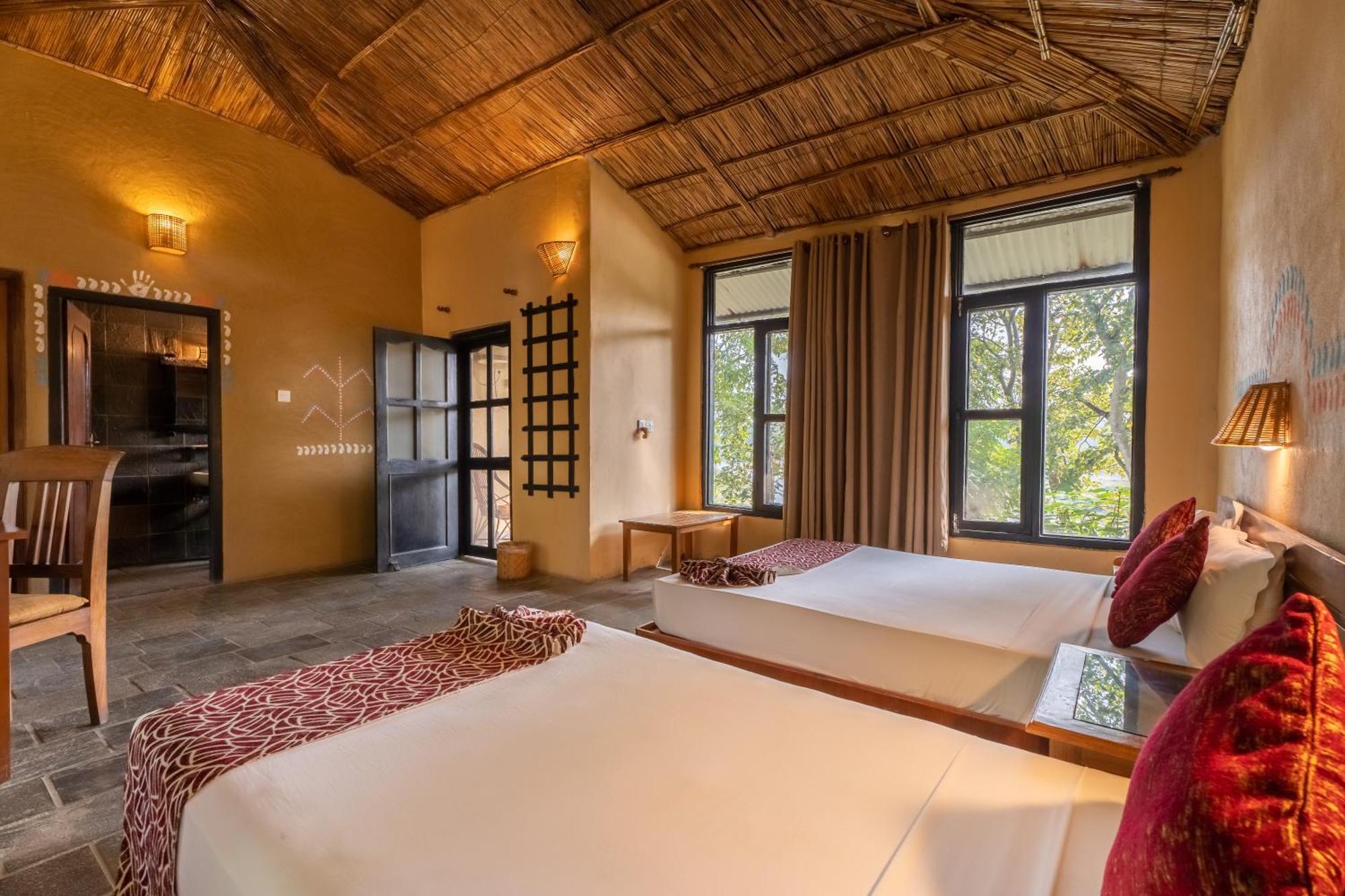 Jungle Villa Resort - Near Chitwan National Park エクステリア 写真